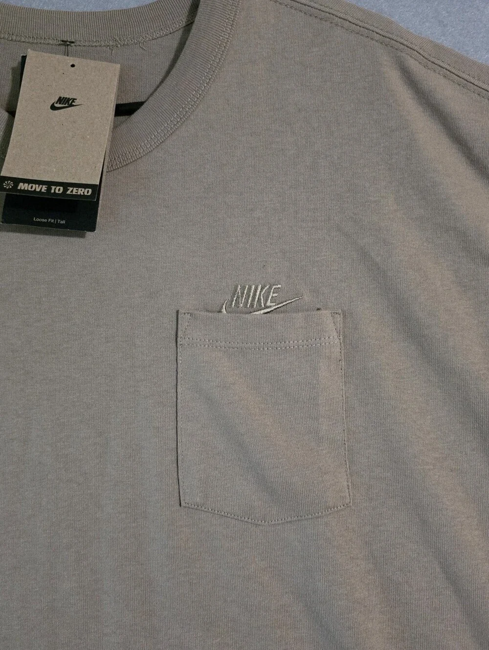 NWT Nike Mens Khaki Premium Essentials Pocket T Shirt Loose Fit Size Large Tall